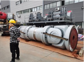 超大型重載十字萬(wàn)向聯(lián)軸器在茂德傳動(dòng) 2